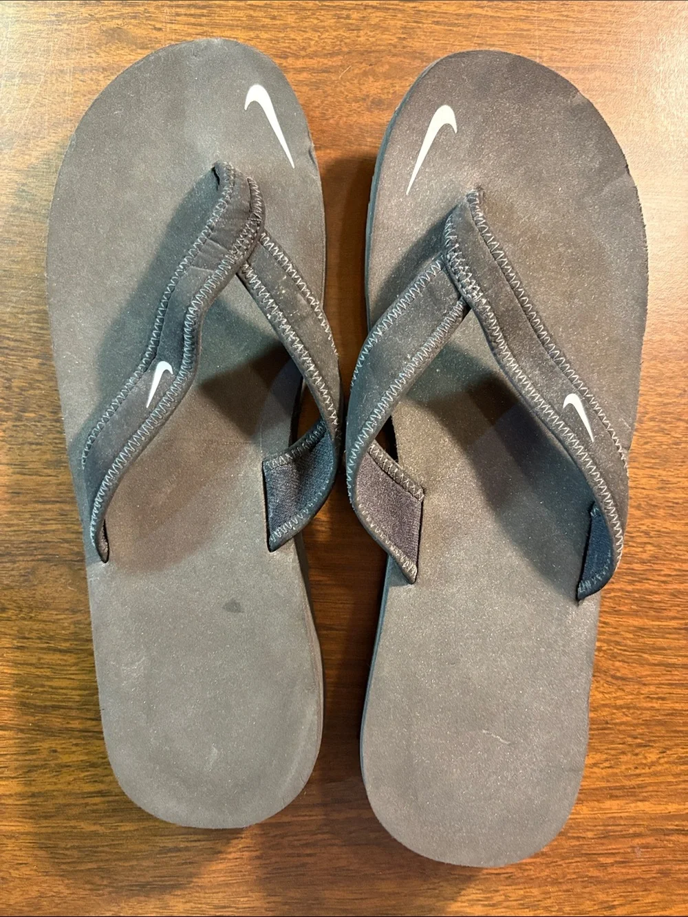 Women’s Nike flip flops - like new